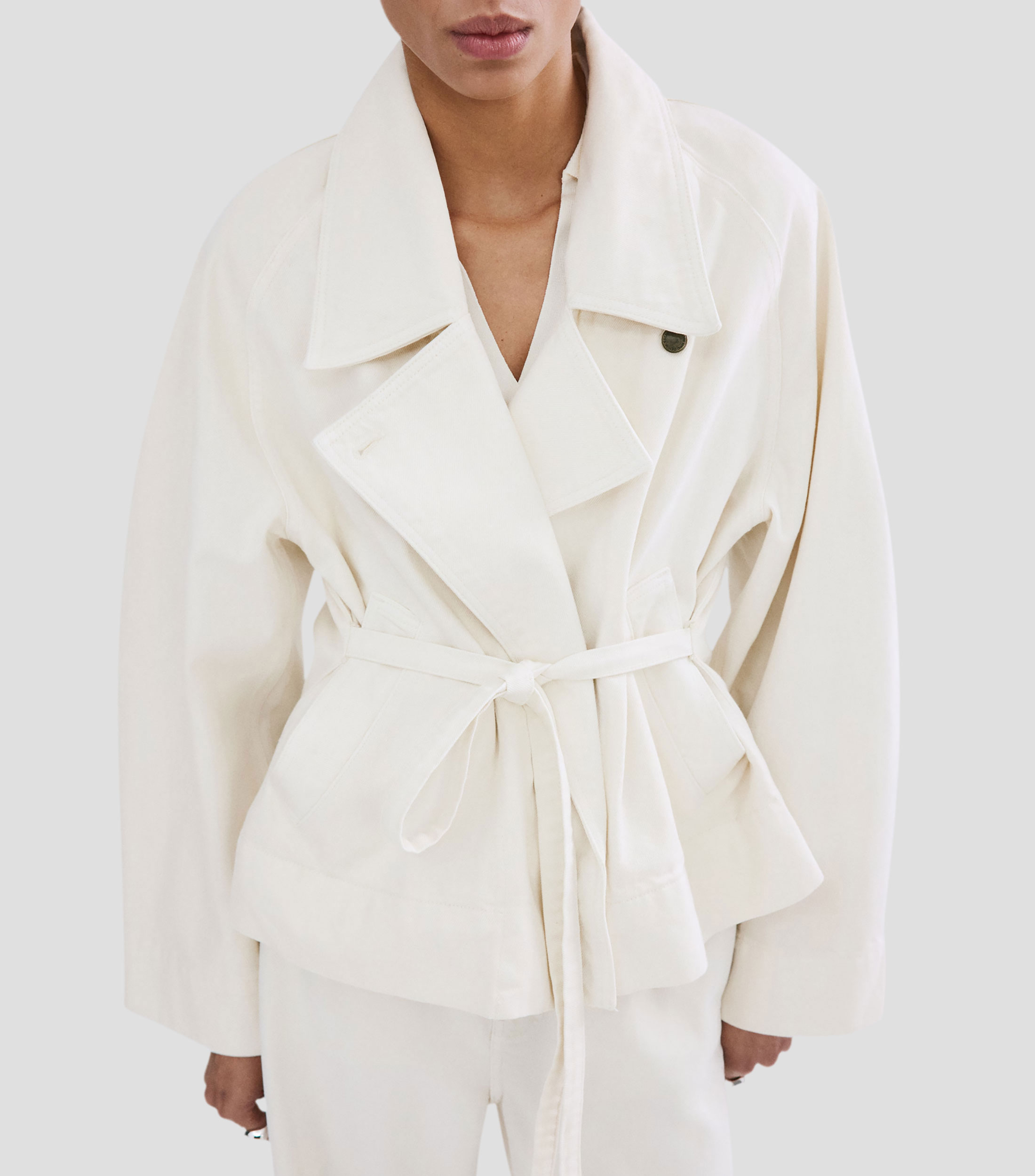 Gabardina corta con botonadura Mujer